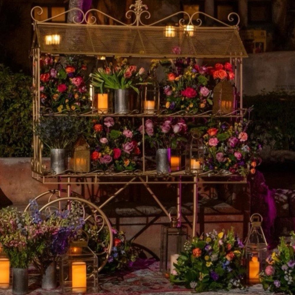 Floral & urns cart display
