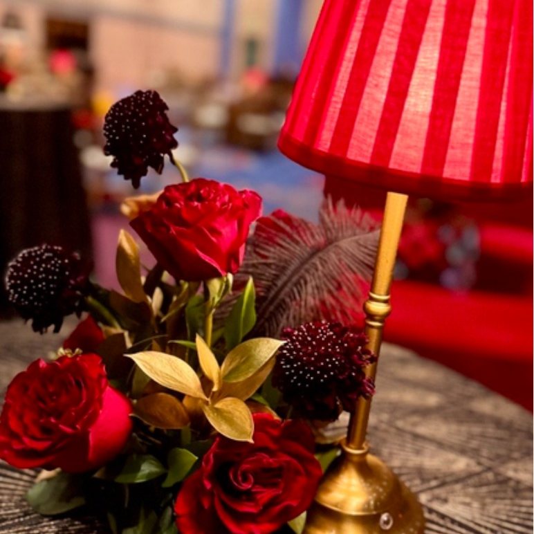Red rose lamp-side accent