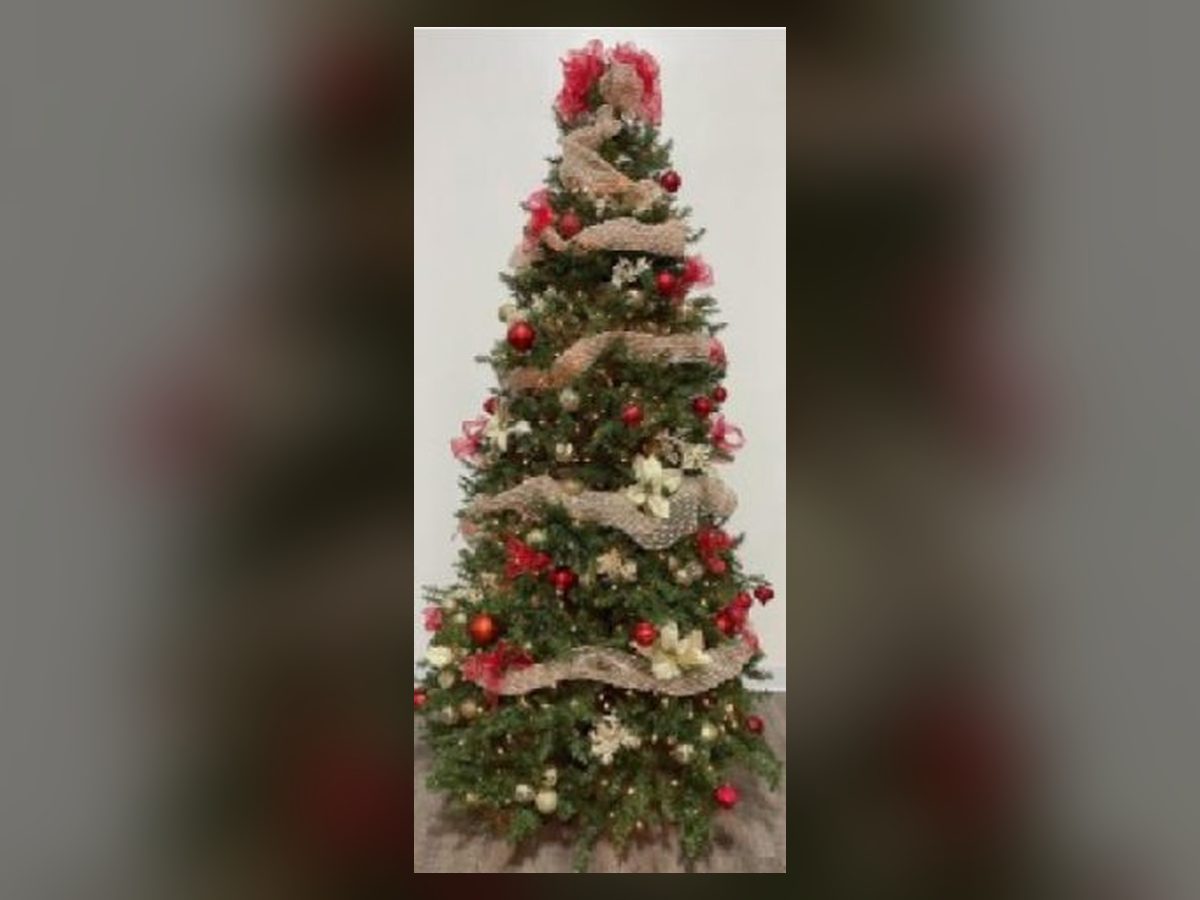 Fully decorated Christmas tree with red and gold ornaments
