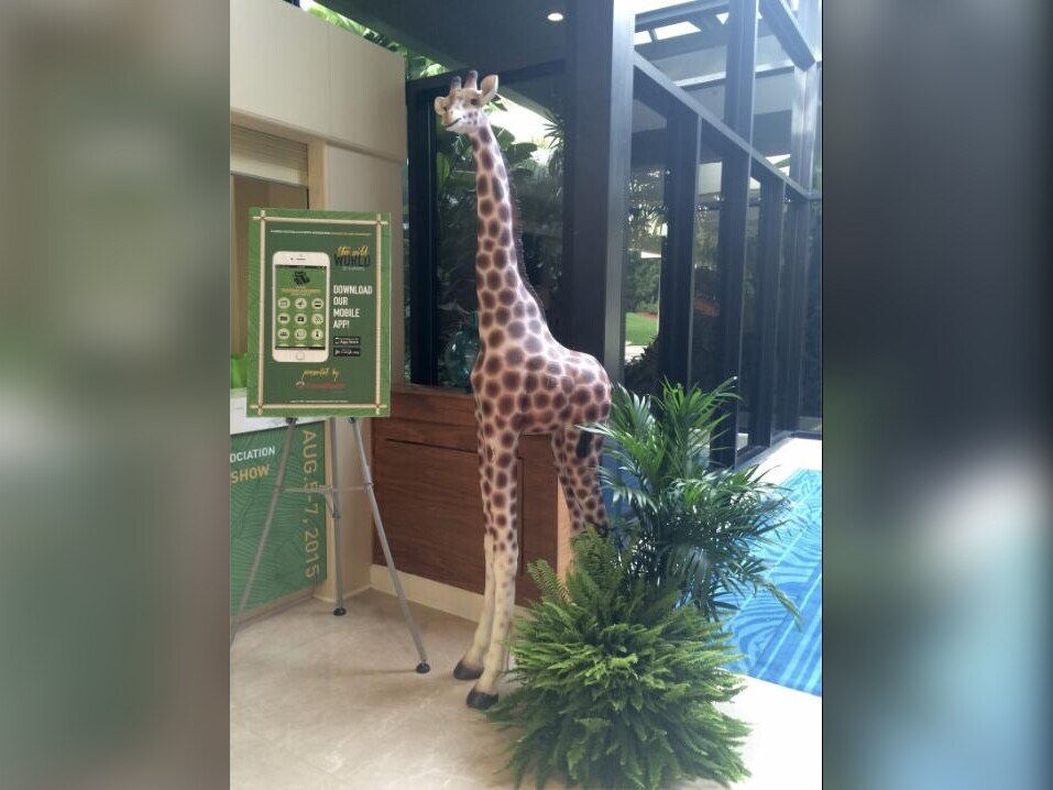 Giraffe statue photo prop